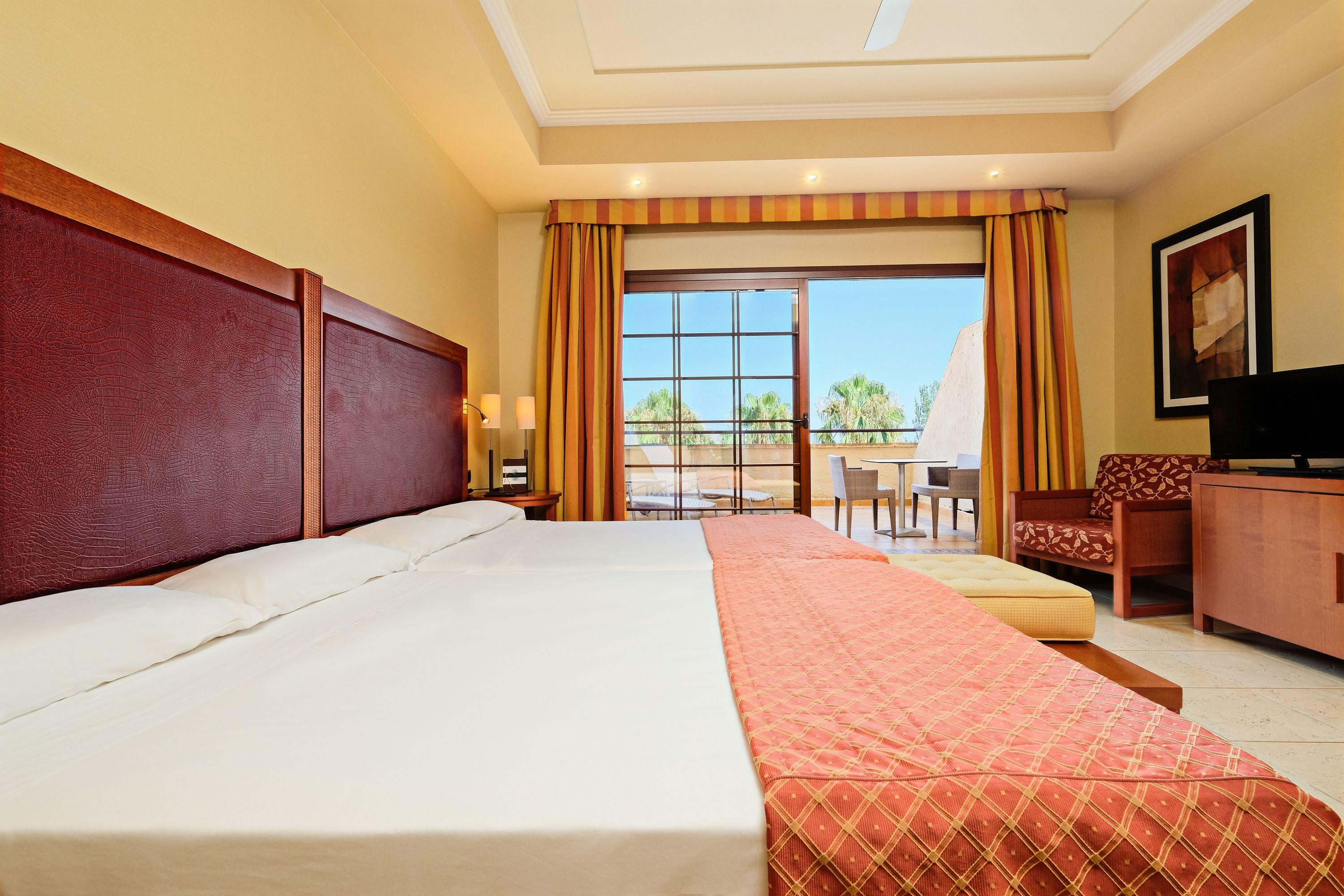 Hotel Envia Almería Spa&Golf Aguadulce (Almeria) Exterior foto A room at the Iberostar Grand Hotel Melia, in Playa del Inglés, Gran Canaria, Spain.